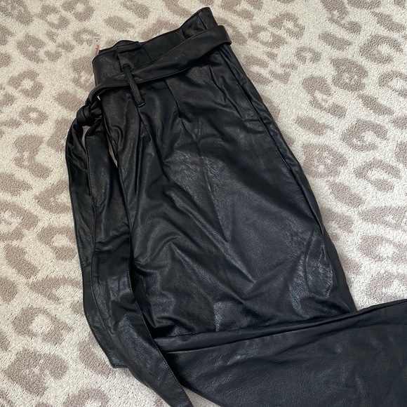 Evereve Commando Faux Leather Paper-Bag Pant - Picture 6 of 6